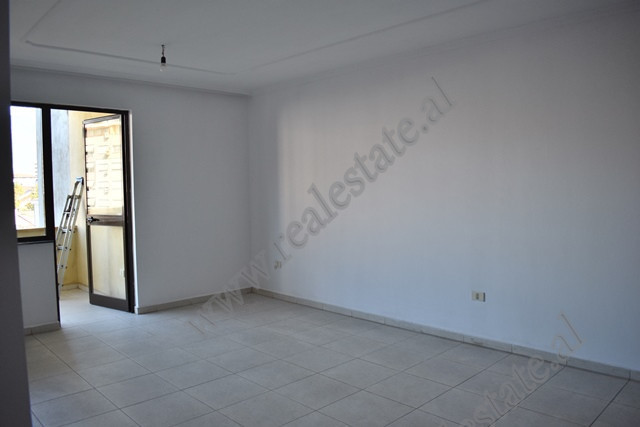 Apartament 2+1 me Qira n&euml; &nbsp;rrugen Hajredin Shtino ne &nbsp;Tiran&euml;
I pozicionuar n&eu